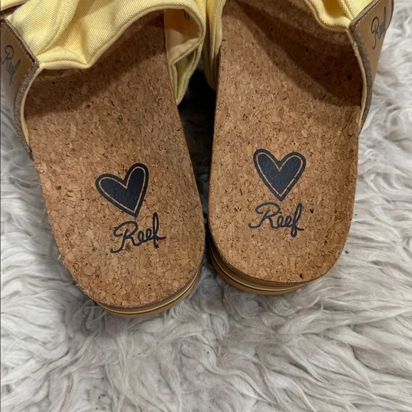 Reef Knotty Vista Hi Platform Sandals Yellow
Bow Cork Footbed Women's 7 - Picture 6 of 10
